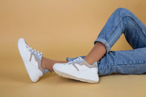 Замшевые женские кроссовки бежевого цвета со вставками s5249-1 01